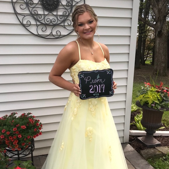 Meet your Posher, Cassie - Picture 3 of 4